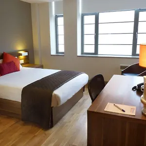 Hotel Britannia Study