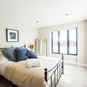 Luxury 3bdr Conversion W/private Rooftop Terrace Holiday home